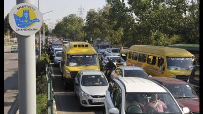 Maximum number of challans were issued for three wheelers--1,008 and 81 autos were impounded. As many as 198 buses and 199 taxis were challaned while 17 buses and 11 taxis were impounded. (HT Photo)