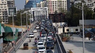Mumbai, India. Feb 27,2024 - After 15 months traffic movvents on Gokhale bridge at Andheri in Mumbai. Gokhale bridge, connecting Andheri East and Andheri West. reopened after 15 months of repair work following a partial collapse of the bridge. Feb 27,2024. (Photo by Raju Shinde/HT Photo) Mumbai, India. Feb 27,2024 - After 15 months traffic movvents on Gokhale bridge at Andheri in Mumbai. Gokhale bridge, connecting Andheri East and Andheri West. reopened after 15 months of repair work following a partial collapse of the bridge. Feb 27,2024. (Photo by Raju Shinde/HT Photo)