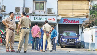 Police outside Salman Khan’s house in Bandra. (Raju Shinde/HT photo) Police outside Salman Khan’s house in Bandra. (Raju Shinde/HT photo)