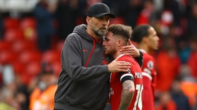 Liverpool manager Juergen Klopp and Alexis Mac Allister look dejected after the match against Crystal Palace. (REUTERS)