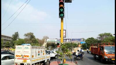 The Ghaziabad Municipal Corporation has taken over and repaired all 48 traffic signals across the city. (Sakib Ali/HT Photo) The Ghaziabad Municipal Corporation has taken over and repaired all 48 traffic signals across the city. (Sakib Ali/HT Photo)