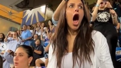 Kareena Kapoor and Neha Dhupia's reaction to MS Dhoni's six Kareena Kapoor and Neha Dhupia's reaction to MS Dhoni's six