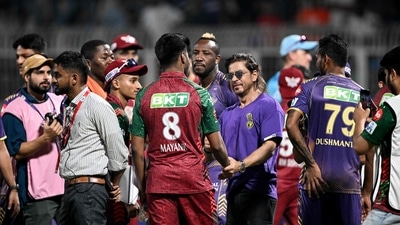 Bollywood actor and co-owner of Kolkata Knight Riders' team Shah Rukh Khan (5R) speaks with Lucknow Super Giants' players at the end of their Indian Premier League (IPL) Twenty20 cricket match. (AFP) Bollywood actor and co-owner of Kolkata Knight Riders' team Shah Rukh Khan (5R) speaks with Lucknow Super Giants' players at the end of their Indian Premier League (IPL) Twenty20 cricket match. (AFP)