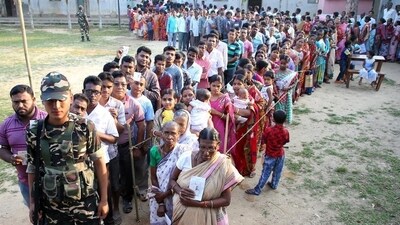 A Sashastra Seema Bal (SSB) trooper stands guard as people wait in queues to cast their votes outside a polling station during the third phase of general election in Khowai district in the northeastern state of Tripura, India, April 23, 2019. REUTERS/Jayanta Dey (REUTERS) A Sashastra Seema Bal (SSB) trooper stands guard as people wait in queues to cast their votes outside a polling station during the third phase of general election in Khowai district in the northeastern state of Tripura, India, April 23, 2019. REUTERS/Jayanta Dey (REUTERS)