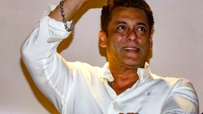 A few days before the firing, Salman Khan greets fans outside his home on Eid. (PTI) A few days before the firing, Salman Khan greets fans outside his home on Eid. (PTI)