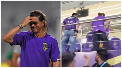 A video of Shah Rukh Khan's sweet gesture was shared on social media. A video of Shah Rukh Khan's sweet gesture was shared on social media.
