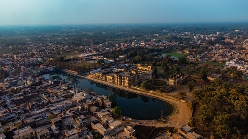 A panoramic drone shot of Mehmudabad Fort in Sitapur district (Instagram/MaroofCulmen) A panoramic drone shot of Mehmudabad Fort in Sitapur district (Instagram/MaroofCulmen)