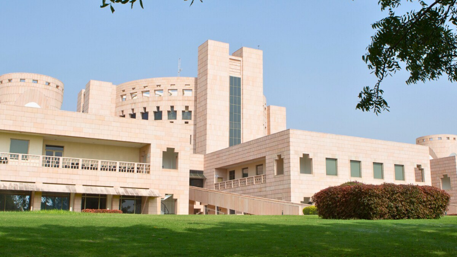 ISB Executive Education's Leadership with AI Programme: Transforming Leadership - Vimarsana News
