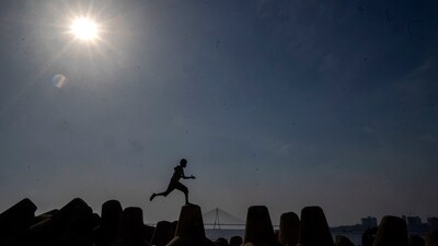 Mumbai, India - March 20, 2024: A boy Jumping in the afternoon heat as temperature soars at Dadar chowpatty in Mumbai, India, on Wednesday, March 20, 2024.  (Photo by Satish Bate/ Hindustan Times) (Hindustan Times)