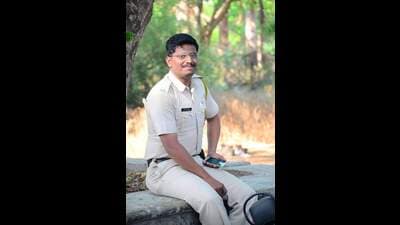 According to the police, Narute with helmet was on motorcycle when an unidentified driver of the four-wheeler vehicle applied brakes before hitting rear-end of the two-wheeler. (HT PHOTO)