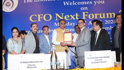 BJP’s Chandigarh candidate Sanjay Tandon being felicitated by Institute of Chartered Accountants of India on Tuesday. (HT Photo) BJP’s Chandigarh candidate Sanjay Tandon being felicitated by Institute of Chartered Accountants of India on Tuesday. (HT Photo)