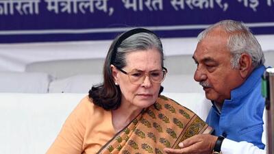 In Rae Bareli, a traditional Congress stronghold which was won by its former chief Sonia Gandhi even in the middle of two Bharatiya Janata Party (BJP) waves in 2014 and 2019 is waiting for the party to pick her successor. (Arvind Yadav/ Hindustan Times) In Rae Bareli, a traditional Congress stronghold which was won by its former chief Sonia Gandhi even in the middle of two Bharatiya Janata Party (BJP) waves in 2014 and 2019 is waiting for the party to pick her successor. (Arvind Yadav/ Hindustan Times)
