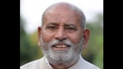 Karadi Sanganna will be meeting chief minister Siddaramaiah and deputy CM DK Shivakumar on Wednesday. (HT)