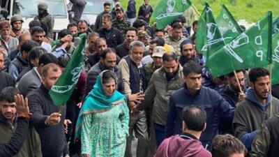 Mehbooba Mufti carrying out her roadshow in Shopian, Jammu and Kashmir. (Source: X) Mehbooba Mufti carrying out her roadshow in Shopian, Jammu and Kashmir. (Source: X)