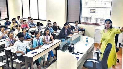 Mumbai, India - August 10, 2022: A class session in progress at National College, Bandra, in Mumbai, India, on Wednesday, August 10, 2022. (Photo by Vijay Bate/HT Photo) (HT PHOTO) Mumbai, India - August 10, 2022: A class session in progress at National College, Bandra, in Mumbai, India, on Wednesday, August 10, 2022. (Photo by Vijay Bate/HT Photo) (HT PHOTO)
