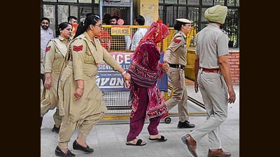 Neelam, the murder accused, being taken to the court in Ludhiana on Tuesday. (Gurpreet Singh/HT)