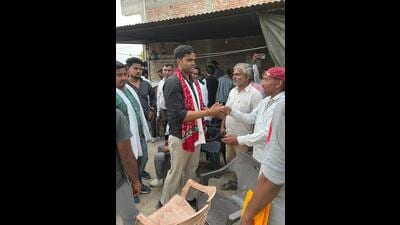 Pushpendra Saroj busy campaigning in Kaushambi. (HT)