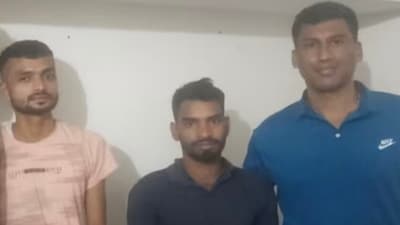 The two shooters (left and centre) were last spotted in Mira Road The two shooters (left and centre) were last spotted in Mira Road