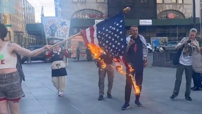 Pro-Palestinian protester burns American flag in NYC, some chant ‘death to America’ (@probablyreadit/X) Pro-Palestinian protester burns American flag in NYC, some chant ‘death to America’ (@probablyreadit/X)