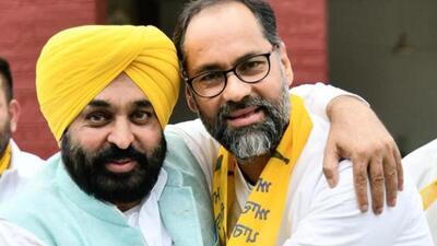 Two-time former MLA Pawan Kumar Tinu being welcomed into the Aam Aadmi Party by chief minister Bhagwant Mann on April 14. Tinu, who was earlier with the Shiromani Akali Dal, was on Tuesday fielded from the Jalandhar reserved seat. (File photo) Two-time former MLA Pawan Kumar Tinu being welcomed into the Aam Aadmi Party by chief minister Bhagwant Mann on April 14. Tinu, who was earlier with the Shiromani Akali Dal, was on Tuesday fielded from the Jalandhar reserved seat. (File photo)