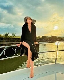 Karisma Kapoor rocks the Raffia hat with her vacation look (Instagram ) Karisma Kapoor rocks the Raffia hat with her vacation look (Instagram )