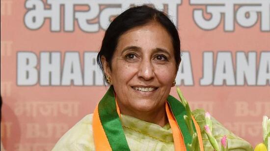 Parampal Kaur, a former 2011-batch IAS officer, is the daughter-in-law of Shiromani Akali Dal veteran leader Sikander Singh Maluka. She and her husband Gurpreet Singh Maluka joined the BJP in Delhi last week. She has been given the BJP ticket from Bathinda. (HT file photo)