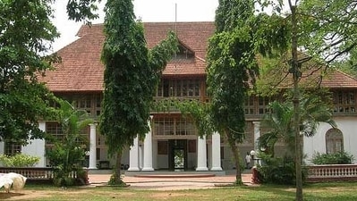 Mattancherry Palace, Kerala: Immerse yourself in the cultural fusion of Kerala at Mattancherry Palace, also known as the Dutch Palace. This UNESCO World Heritage site boasts a blend of Keralan and European architectural styles and houses a collection of murals and mythological artefacts related to the Kochi Rajas. Explore the vibrant markets of Mattanchery, indulge in authentic Keralan cuisine like appam stew and fish curry and shop for spices, textiles, handicrafts and antiques. (Pinterest)