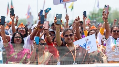 Amid chants of 'Jai Shri Ram,' PM Narendra Modi asked people to swtich on the flashlights of their mobile phones as the 'Surya Tilak' ritual of Ram Lalla in Ayodhya was being performed. (BJP Media)