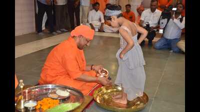 CM Yogi Adityanath performing Kanya Poojan in Gorakhpur on Wednesday (HT Photo) CM Yogi Adityanath performing Kanya Poojan in Gorakhpur on Wednesday (HT Photo)