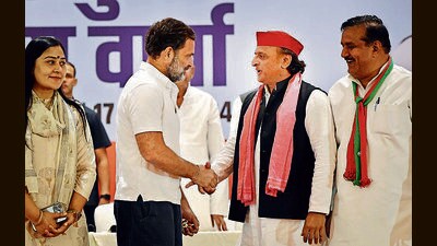 Congress Leader Rahul Gandhi and Samajwadi Party Chief Akhilesh Yadav after addressing the joint press conference o at Kaushambi (Ghaziabad) on Wednesday. (Ajay Aggarwal/HT Photo) Congress Leader Rahul Gandhi and Samajwadi Party Chief Akhilesh Yadav after addressing the joint press conference o at Kaushambi (Ghaziabad) on Wednesday. (Ajay Aggarwal/HT Photo)