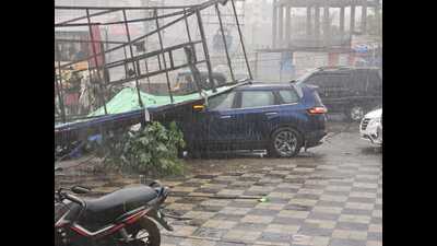 Due to the rain, a hoarding fell near a bus stop in Ubale Nagar near Kharadi, damaging a vehicle in the bargain. (HT PHOTO) Due to the rain, a hoarding fell near a bus stop in Ubale Nagar near Kharadi, damaging a vehicle in the bargain. (HT PHOTO)