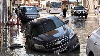 A car is stranded in flood water caused by heavy rains, in Dubai, United Arab Emirates, April 17, 2024. REUTERS/Amr Alfiky (REUTERS)