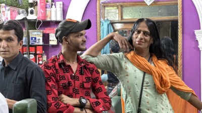 Reshma, attired in a green salwar suit and an unmatching dupatta, in a Walled City barbershop. (HT Photo) Reshma, attired in a green salwar suit and an unmatching dupatta, in a Walled City barbershop. (HT Photo)