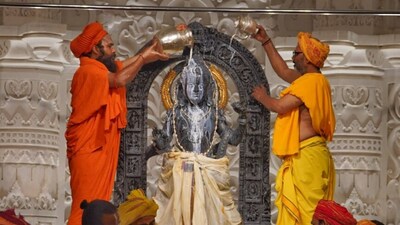 Ram Navami 2024: Priests conducted the "Divya Abhisheka" on Lord Ram Lalla's idol on Wednesday, which resembled pouring milk on the deity. (ANI) Ram Navami 2024: Priests conducted the "Divya Abhisheka" on Lord Ram Lalla's idol on Wednesday, which resembled pouring milk on the deity. (ANI)