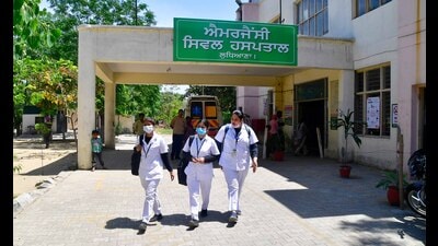 The SOPs call for marking the beds in the emergency ward in red, yellow, green and black colours. (HT Photo) The SOPs call for marking the beds in the emergency ward in red, yellow, green and black colours. (HT Photo)