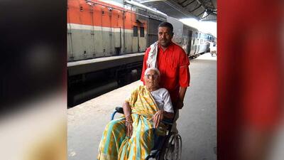 With Tuesday’s voting, a total of 377 electors, above 85 years and the specially-abled persons, availed the home voting facility. (Raj K Raj/HT Photo) With Tuesday’s voting, a total of 377 electors, above 85 years and the specially-abled persons, availed the home voting facility. (Raj K Raj/HT Photo)