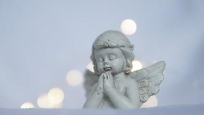 Representative Image of a praying Angel. (Pixabay)