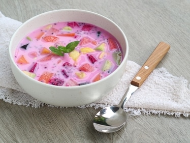 Chill out with this delicious coconut water-jelly dessert (Shutterstock)