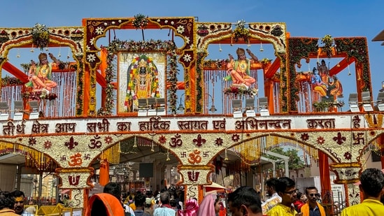 &nbsp;Devotees arrive to offer prayers at the Ram Temple on the occasion of 'Ram Navami' festival, in Ayodhya.(PTI)