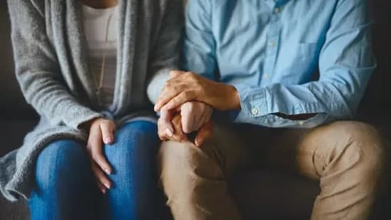 After the partner shares their thoughts and feelings, we can try to understand and summerise their words and tell them what we understood.&nbsp;(Unsplash)