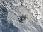 A volcano in Antarctica raining gold dust on its surroundings on a daily basis. (In pic: Mount Erebus)(NASA)