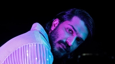 Harsh Varrdhan Kapoor lashed out at a troll Harsh Varrdhan Kapoor lashed out at a troll