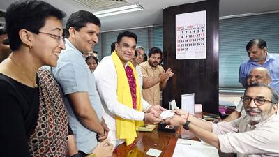 AAP councillor Mahesh Khichi files his nominations for the post on Thursday. (Sanjeev Verma/HT Photo) AAP councillor Mahesh Khichi files his nominations for the post on Thursday. (Sanjeev Verma/HT Photo)