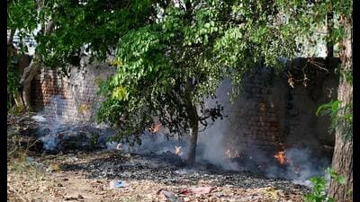 Garbage burning in an open area at Sector-38 in Gurugram. The Municipal Corporation of Gurugram (MCG) on Thursday shared three WhatsApp numbers for residents to register their complaints regarding waste burning and improper sanitation. (PARVEEN KUMAR/HT PHOTO) Garbage burning in an open area at Sector-38 in Gurugram. The Municipal Corporation of Gurugram (MCG) on Thursday shared three WhatsApp numbers for residents to register their complaints regarding waste burning and improper sanitation. (PARVEEN KUMAR/HT PHOTO)