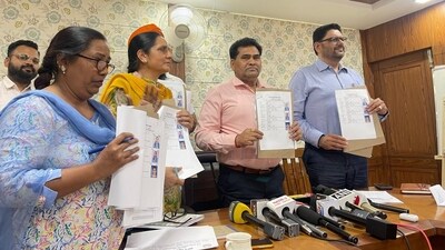 PSEB officials declare the Class 10 exam results (Handout) PSEB officials declare the Class 10 exam results (Handout)