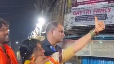 A screengrab from the viral video (Image courtesy: X) A screengrab from the viral video (Image courtesy: X)