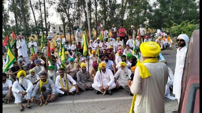 The Moga police on Thursday detained 100 farmers who were protesting against BJP nominee from Faridkot Hans Raj Hans during a poll campaign. The farmers were taken into preventive custody at Moga, Baghapurana and Nihal Singh Wala and were released later in the day, said officials.
