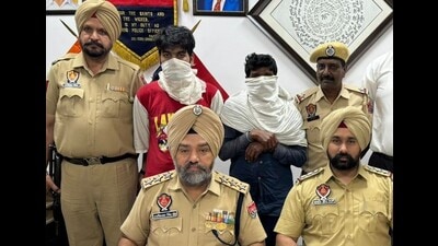 The accused were identified as Gurwinder Singh, 26, and Avtar Singh, 28, both residents of Mohali. Their two accomplices, Pappu and Binder, are absconding. (HT Photo)
