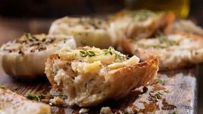 For the special day, we have curated a special recipe for preparing one of our favourite dishes at home – Green garlic bread. (Unsplash) For the special day, we have curated a special recipe for preparing one of our favourite dishes at home – Green garlic bread. (Unsplash)