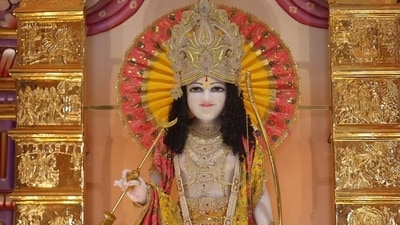 Twelve scenes of the Ramayana are depicted in golden arches around the idol of 'Ram Lalla,' which was prepared by Saint Sadhvi Kamal Vaishnav of Nirmohi Akhara. (ANI) Twelve scenes of the Ramayana are depicted in golden arches around the idol of 'Ram Lalla,' which was prepared by Saint Sadhvi Kamal Vaishnav of Nirmohi Akhara. (ANI)